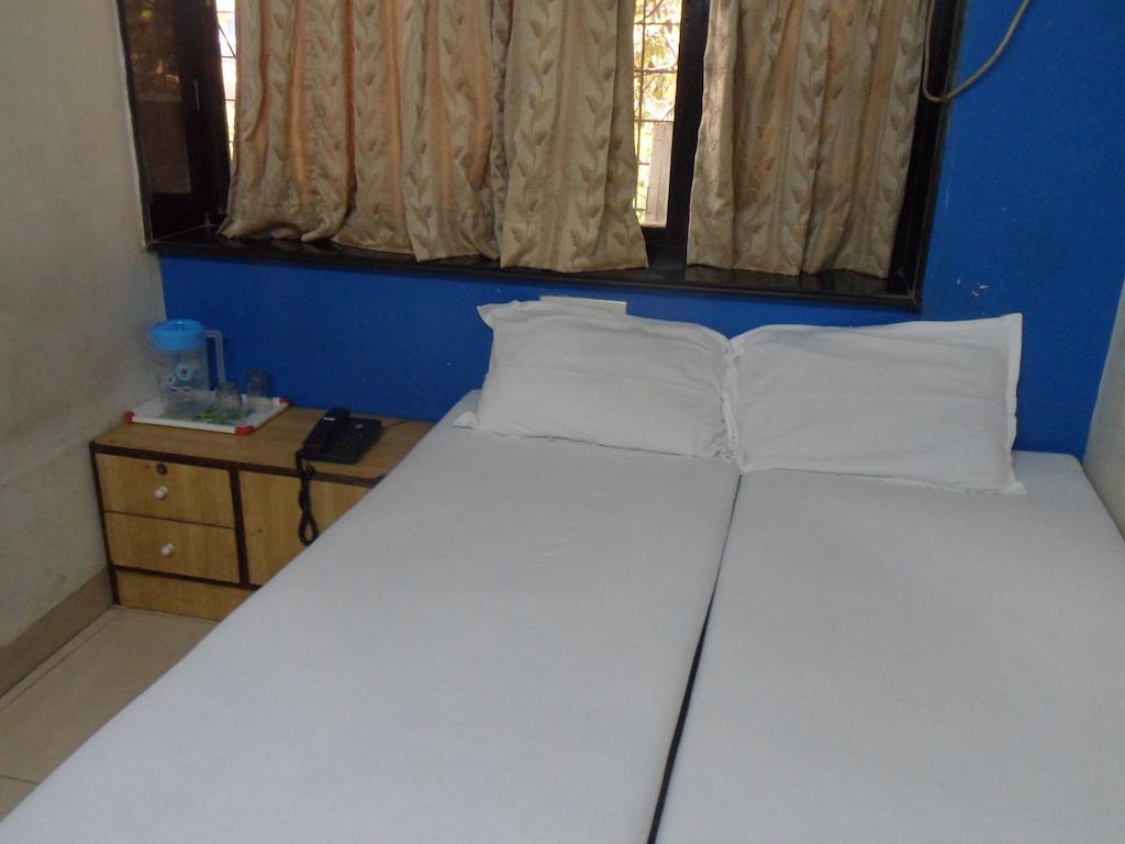 Hotel Happyland Mumbai Rom bilde